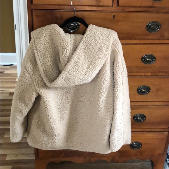 Tan,Sherpa,hooded jacket.Open front. No buttons. - Picture 2 of 3